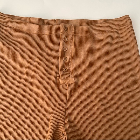 SKIMS Lounging Sleepwear Elastic Waist Waffle Knit Camel Shorts Size 4X - Picture 2 of 7